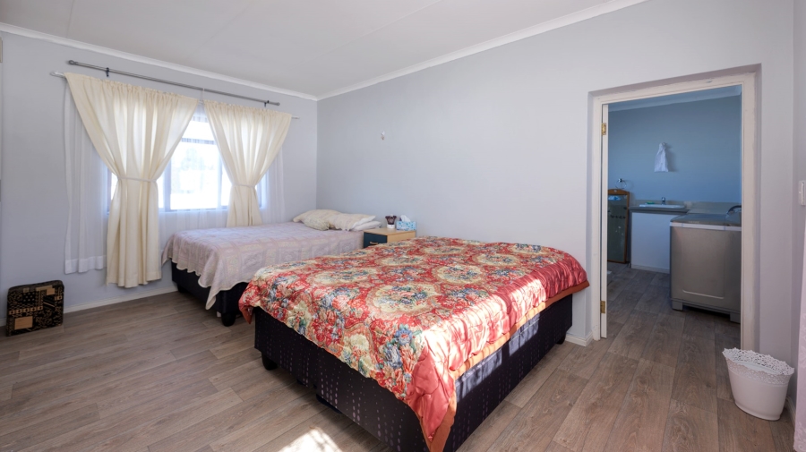 5 Bedroom Property for Sale in Bredasdorp Western Cape